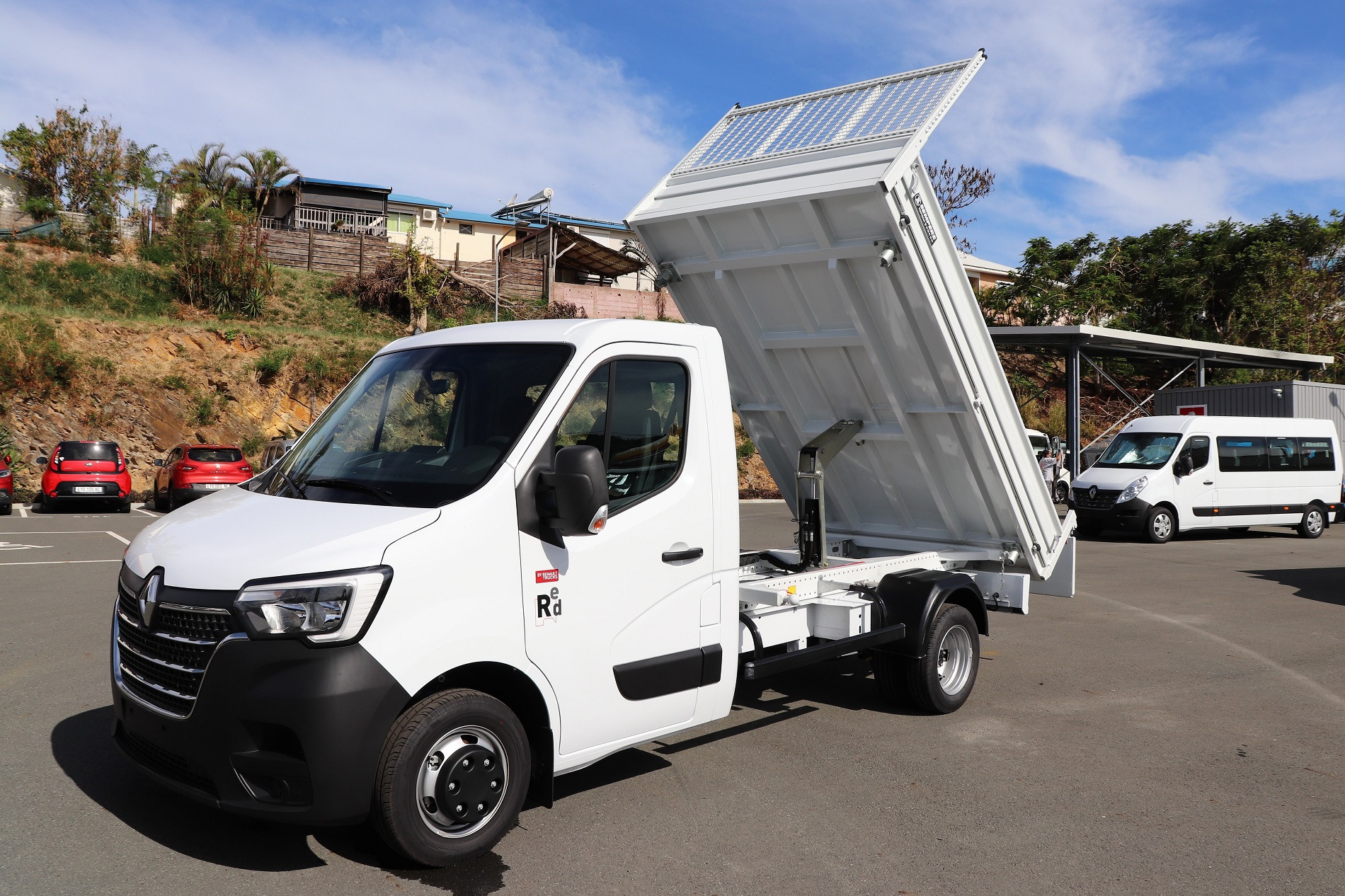 RENAULT TRUCKS MASTER RED TRIBENNE